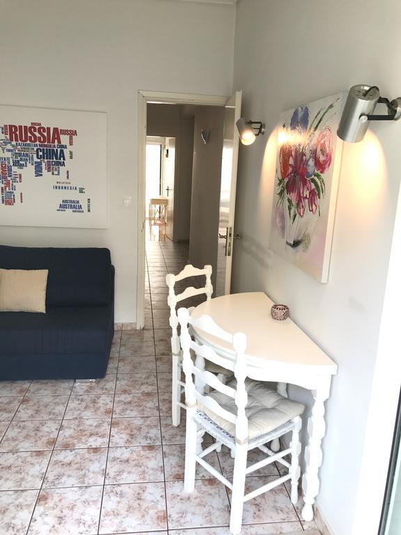 100M From The Beach Cosy Apartment Loutraki  Ngoại thất bức ảnh